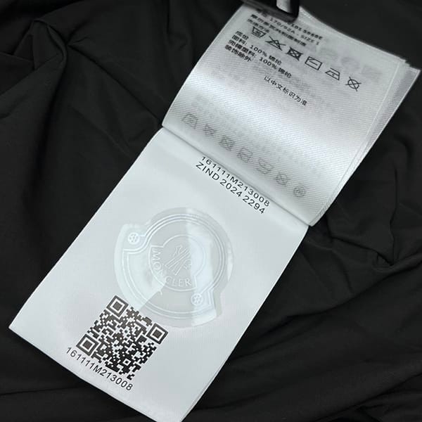追跡付き 安いモンクレール パチモン CARLES フード付きジャケット mof86859
